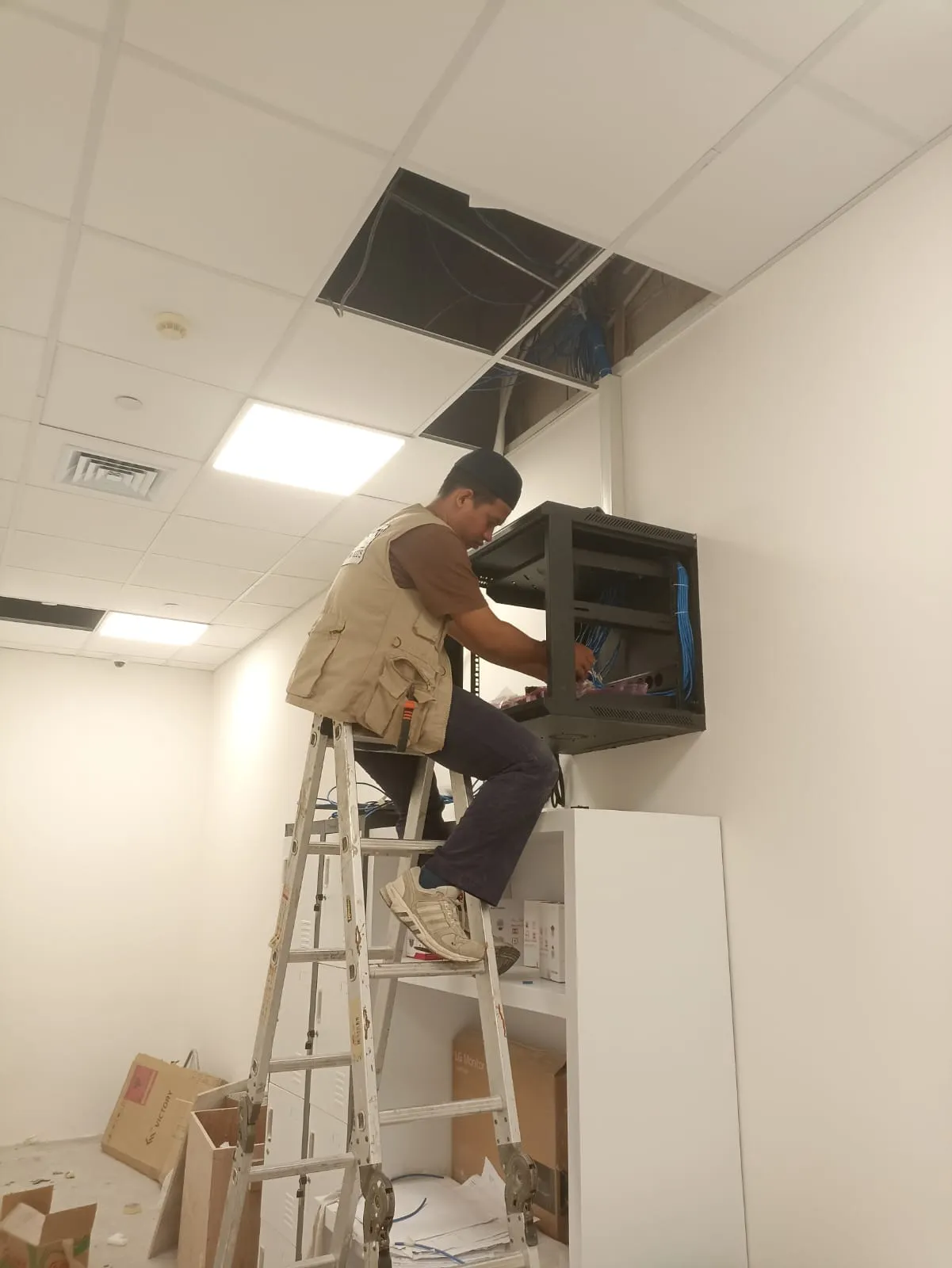 Pemasangan dan Setting jaringan pada Rak Server di Makassar